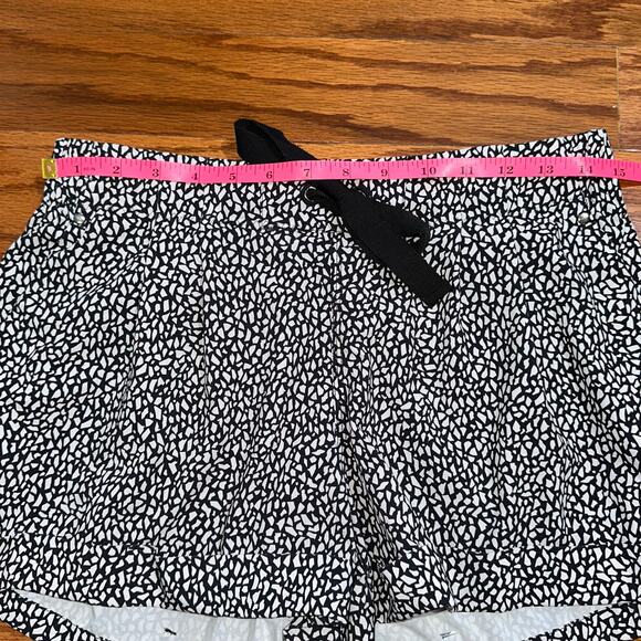 Lululemon - Picture 14 of 16